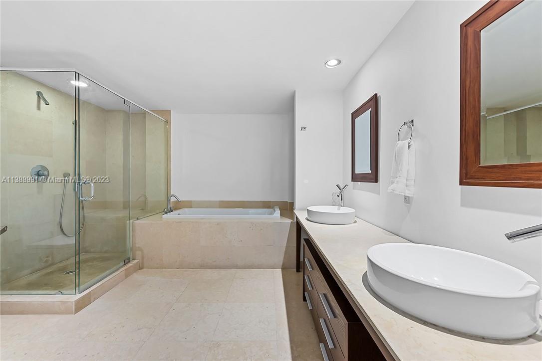 Building Photo - 475 Brickell Ave