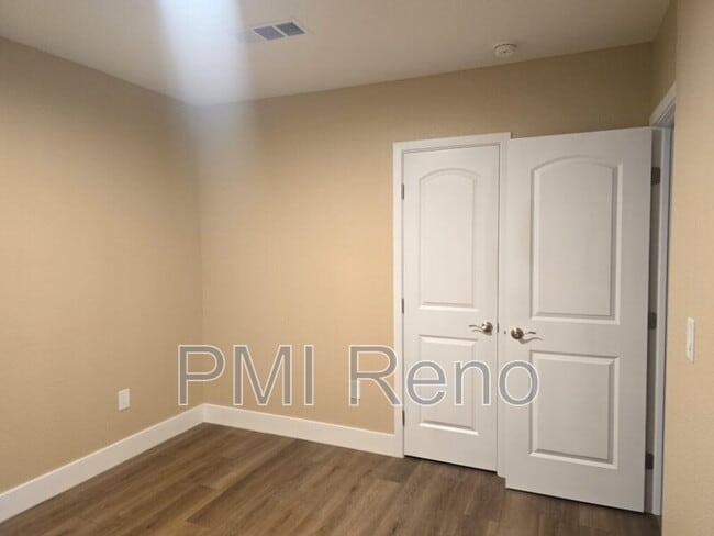 Building Photo - 450 Tracy Ln