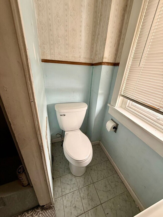 Building Photo - 1107 Maple St