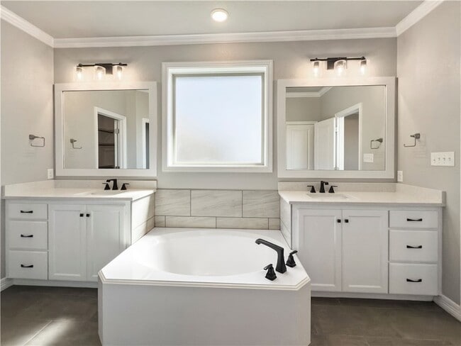 Building Photo - 2713 Colony Vis Ct