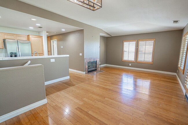 Building Photo - COMING SOON! 2 Bedroom Townhome for Rent i...
