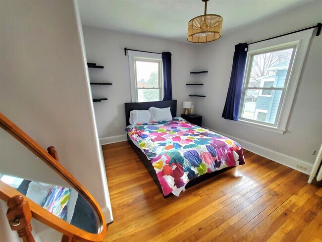 Building Photo - 22 5th Street Apt #2, Medford, MA 02155 - ...