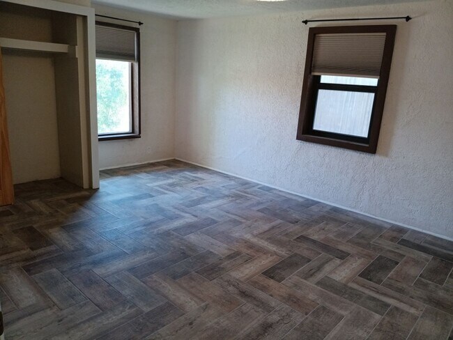 Building Photo - Stunning 3-bedroom, 2-bathroom home! Comin...