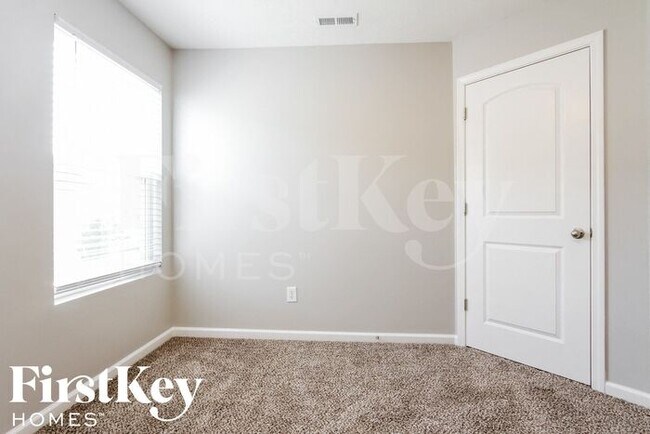 Building Photo - 15526 Farmland Ct