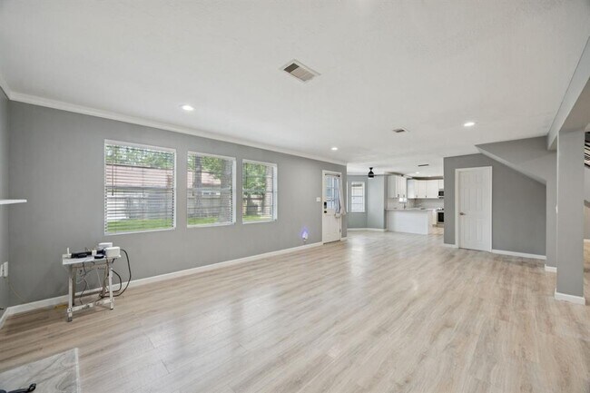 Building Photo - 553 Cane River Ln