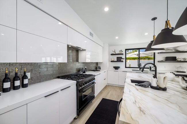 Building Photo - 47833 Sun Corral Trail
