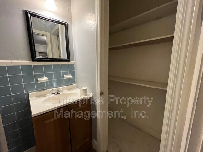 Building Photo - 1848 Woodburn Dr