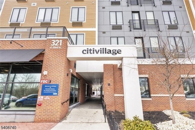 Building Photo - 321 E 3rd St