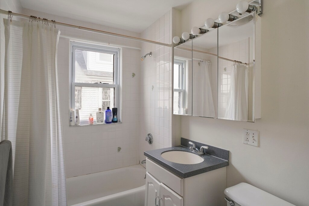 Building Photo - 15 Hollis St