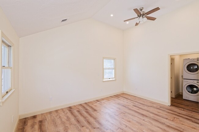 Building Photo - 48 Westbrook Rd