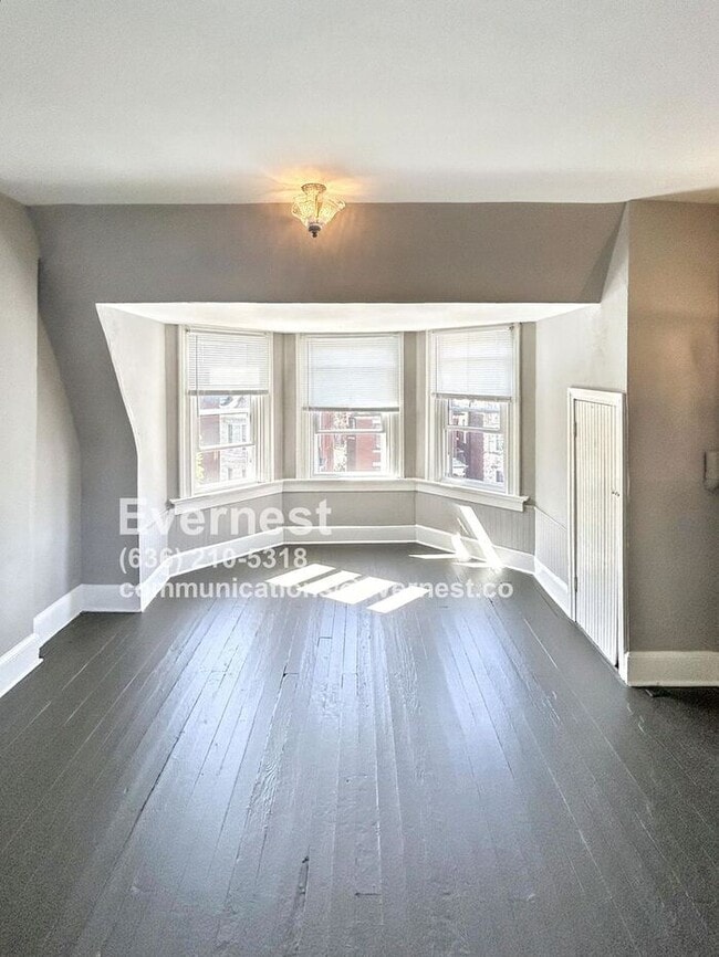 Building Photo - 4-Bedroom, 2-Bathroom Home in a Convenient...