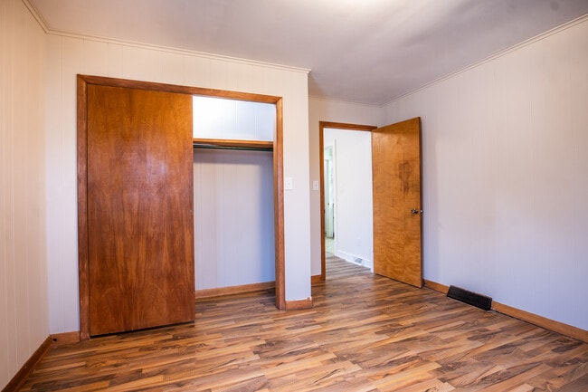 Building Photo - 610 Russell St