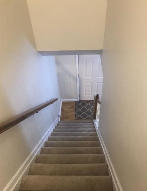 Building Photo - 812 Knoll Dr
