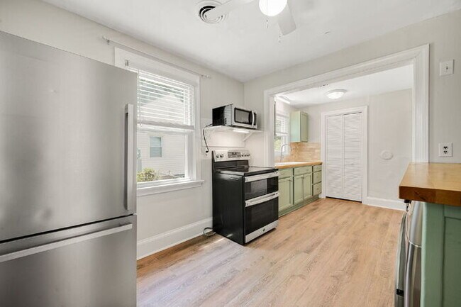 Building Photo - Charming 3-Bedroom, 1 Bath Home located in Sandston-$1750/Mo