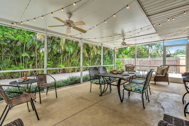 Building Photo - 2852 Gulf Gate Dr