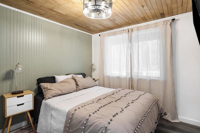 Building Photo - Beautiful Home- Backs up to BLM Land