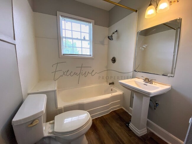 Building Photo - 2-Bedroom House with Bonus Space Near Downtown Lake Charles