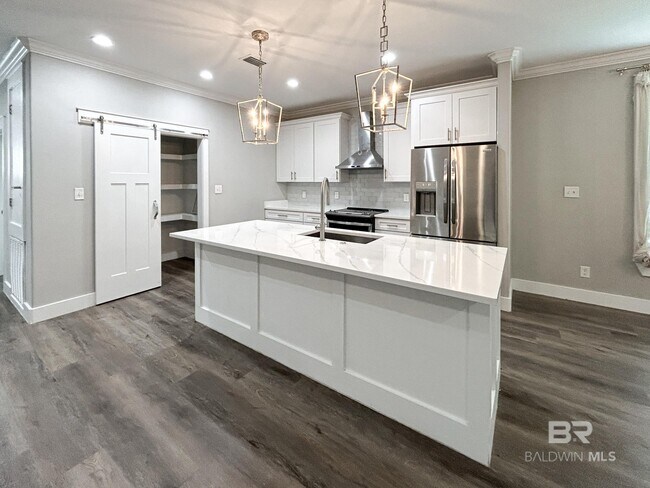 Building Photo - 8101 Carmel Cir