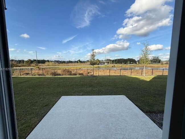 Building Photo - 410 Sequoia Dr