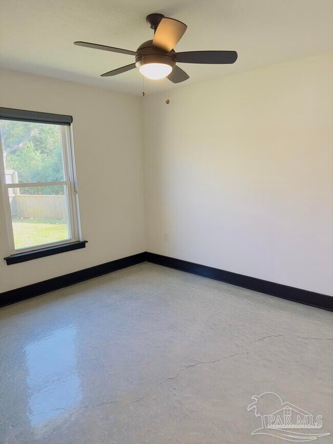 Building Photo - 6408 Sarasota St