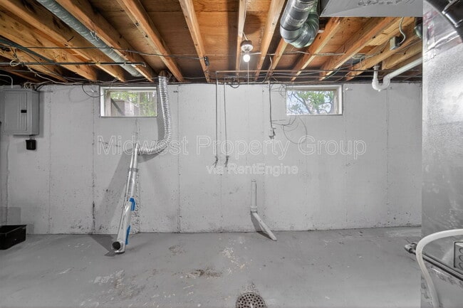 Building Photo - 645 Lilac Dr