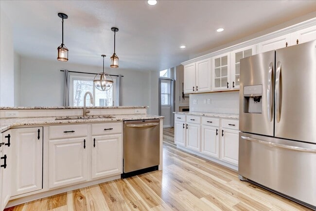 Building Photo - Stunning 5Bed/4Bath Home in the Heart of Erie