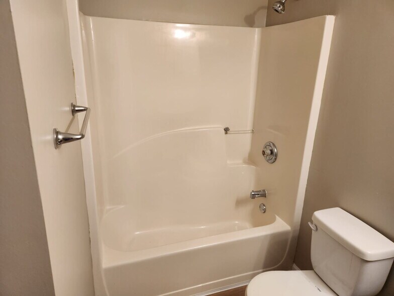 2nd Bathroom - 6354 Shannon Pky