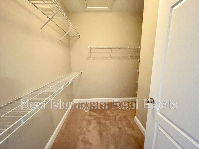 Building Photo - 1922 Harcourt Cir