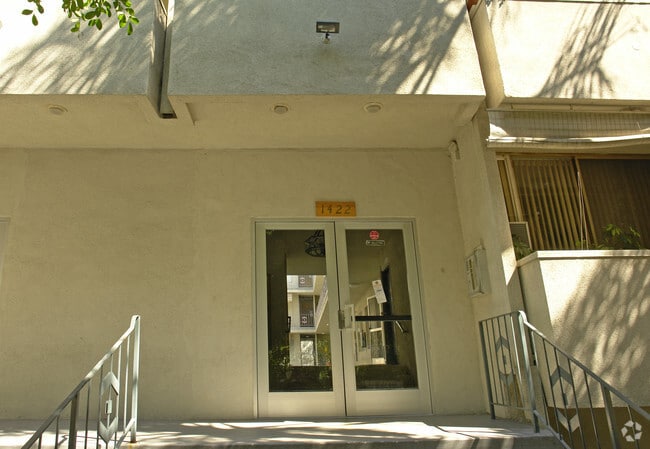 Building - Curson II Apartments