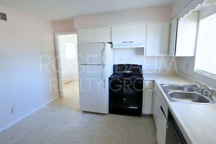 Building Photo - 1000 N Pueblo Dr