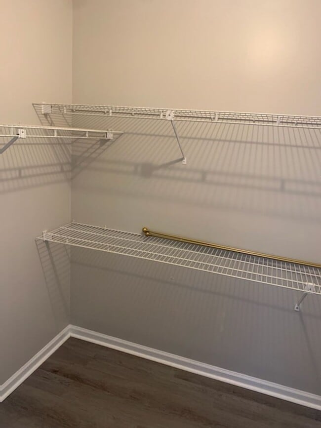 Building Photo - This charming 3-bed, 2.5-bath townhome is available for rent.