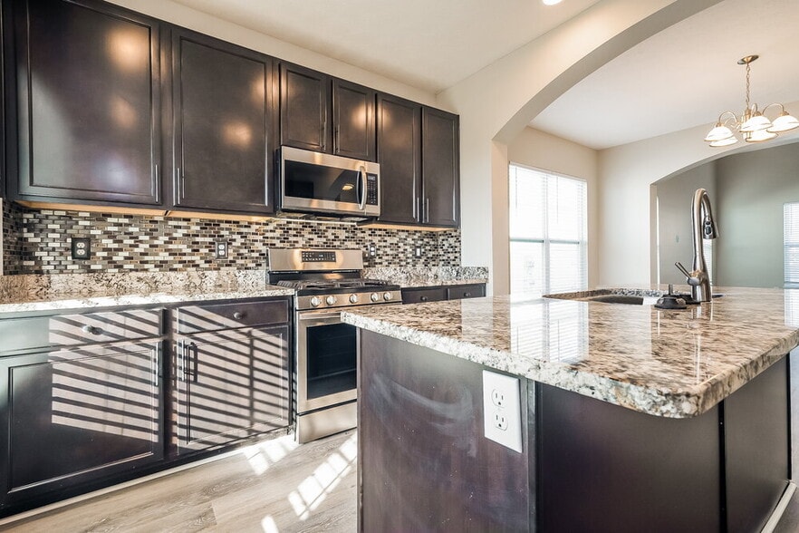 Building Photo - 6062 Caplinger Ave