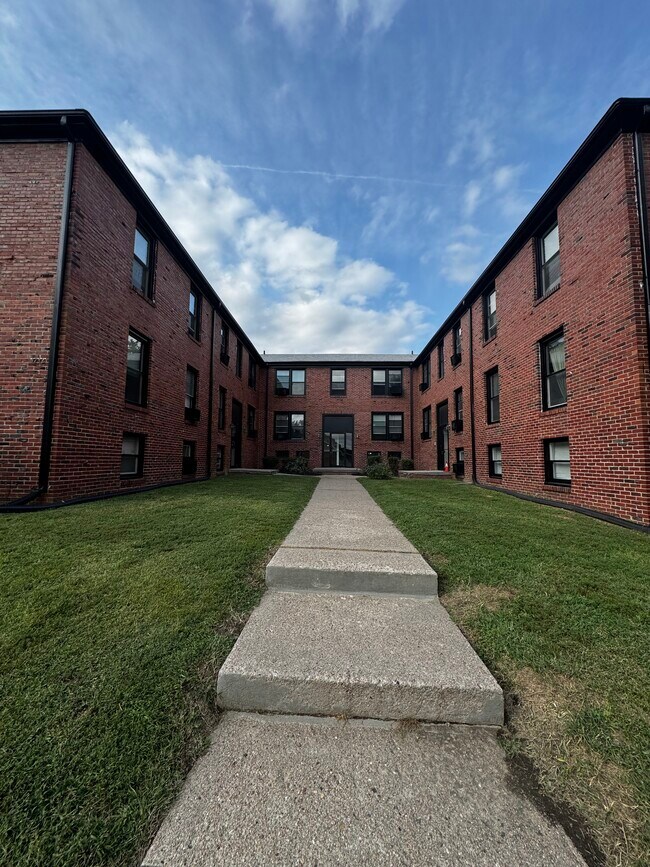 Building Photo - Dundee Court 4728