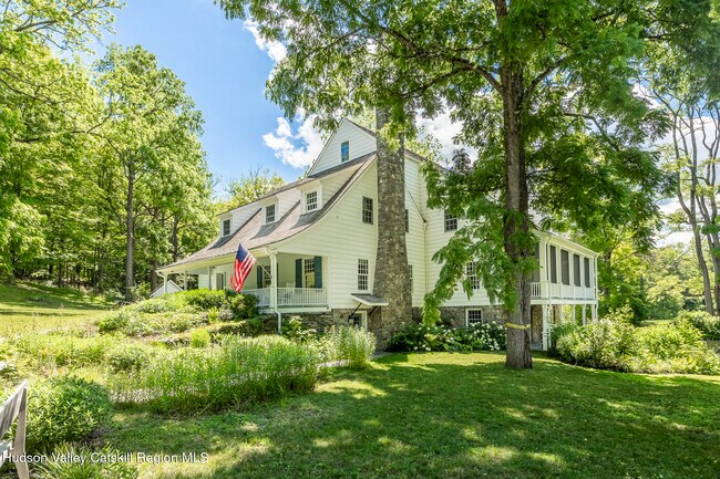 Building Photo - 176 Schoolhouse Rd