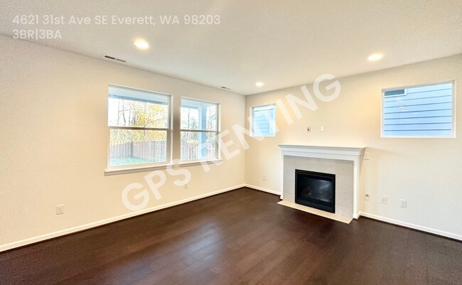 Building Photo - 4621 31st Ave SE