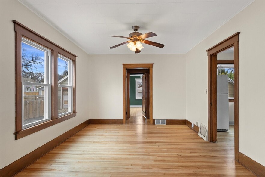 Building Photo - 137 W Newhall Ave