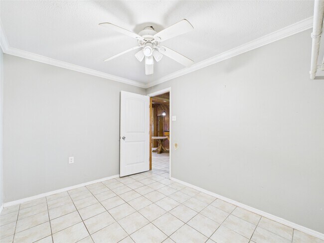 Building Photo - 713 6th St