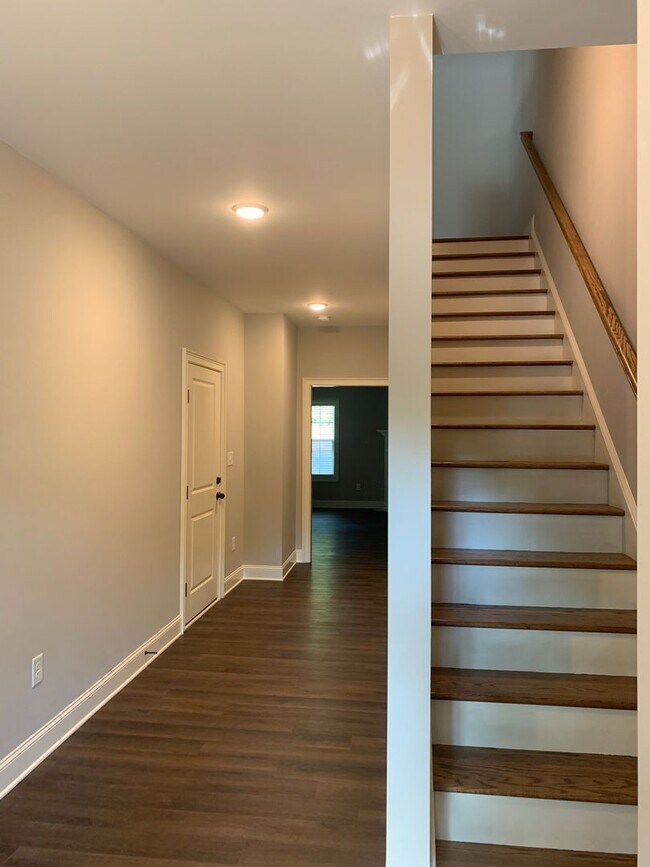 Building Photo - 3 Bedrooms 2.5 Baths  Condo in Downtown Watkinsville!