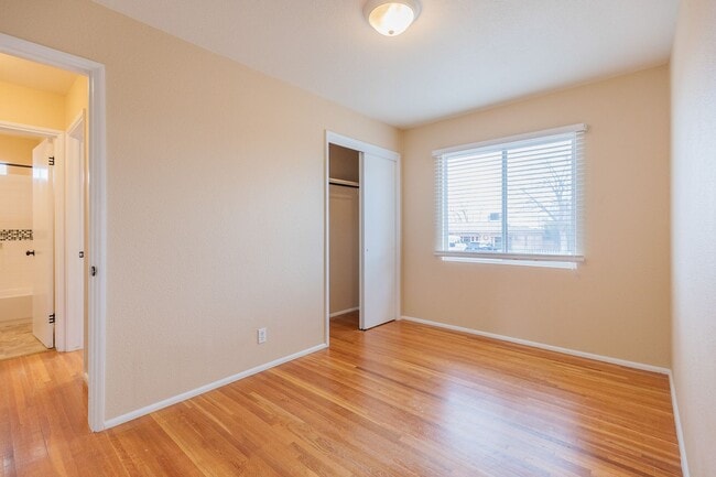 Building Photo - Bright & Inviting 3 Bed 1 Bath Home - Featuring Large Backyard!