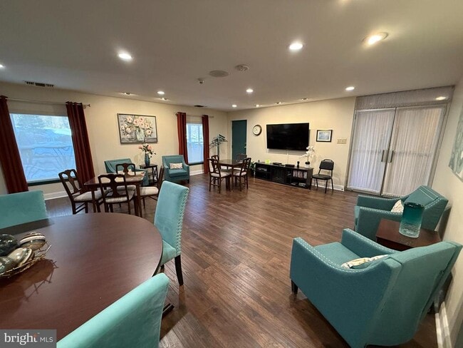 Building Photo - 1375 Pershing Blvd