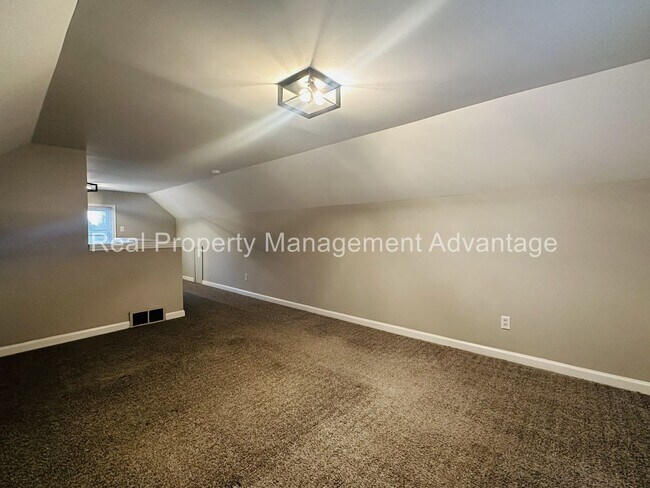 Building Photo - Cute 3-Bedroom Updated Bungalow Minutes from Downtown Ferndale!