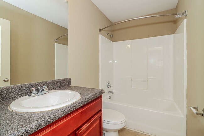 Building Photo - 13 Thatch Ct