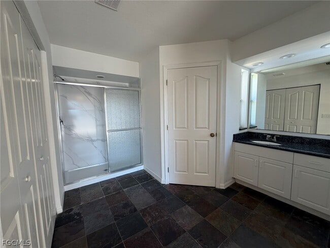 Building Photo - 414 SE 7th St