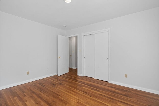 Building Photo - 347 Cabot Dr