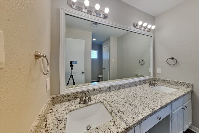 Building Photo - 7206 Fuchsia Ln