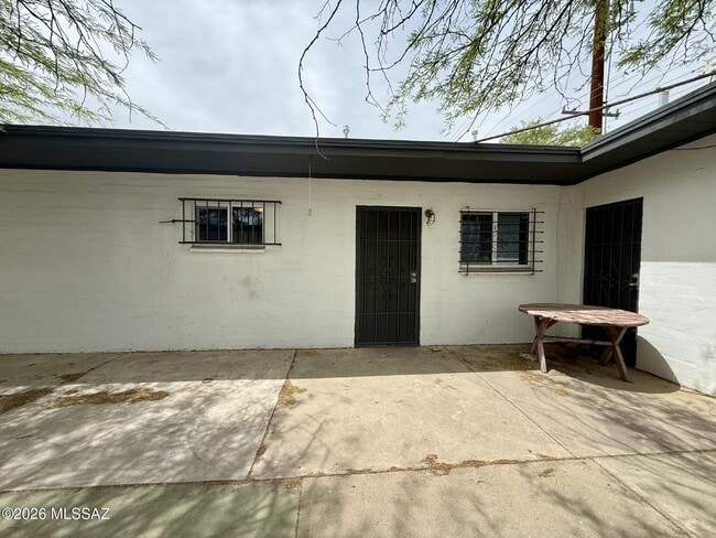 Building Photo - 3564 E Kleindale Rd