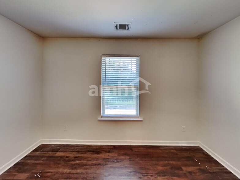 Building Photo - 138 Ellen Glen Way