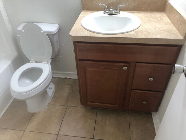 Building Photo - 3600EL