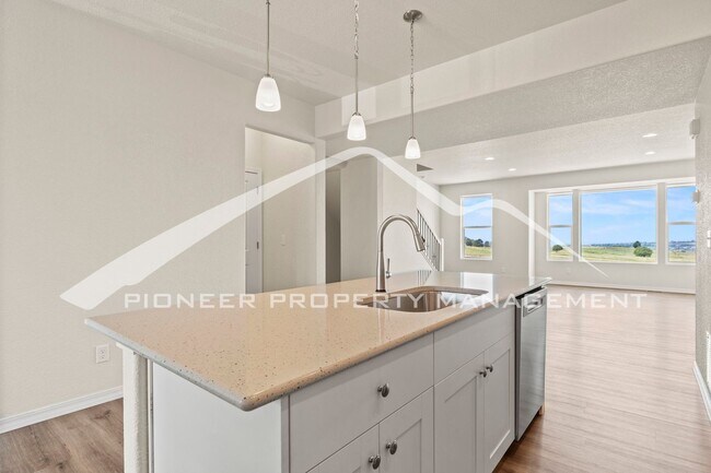 Building Photo - Modern 3-Bed + Office. Multi-Level Townhou...