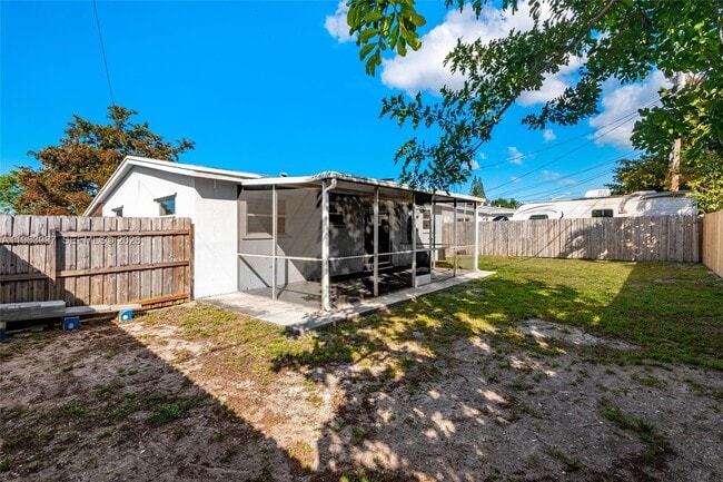 Building Photo - 621 N 70th Way